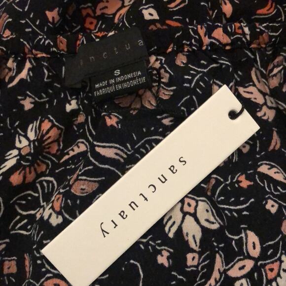 Sanctuary NWT Black Floral Wrap Blouse - Picture 6 of 6